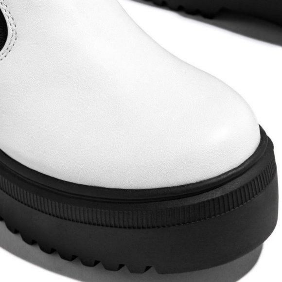 !! NEW !! White Vegan Leather Pull On Chelsea Lug Sole Boots - Picture 3 of 5